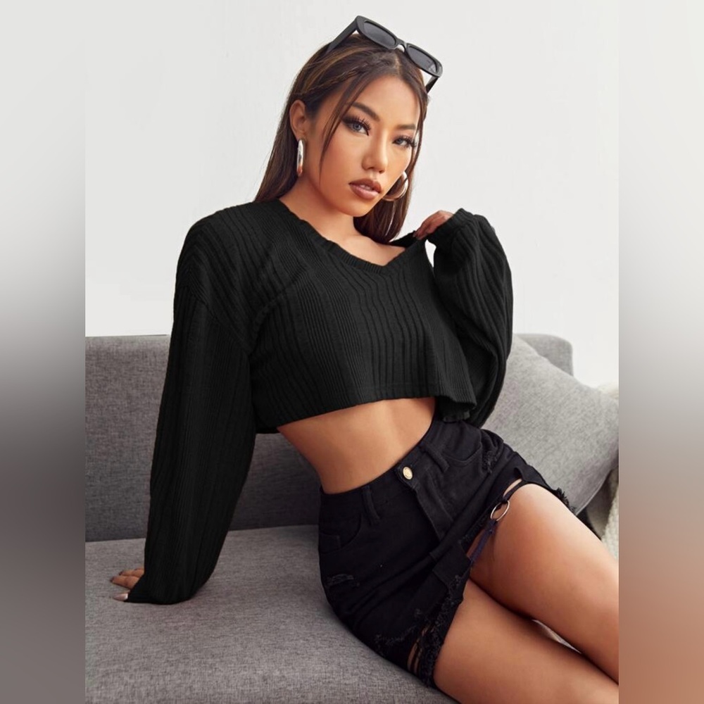 Shein Black Knit V-Neck Crop Top Sweater NWOT